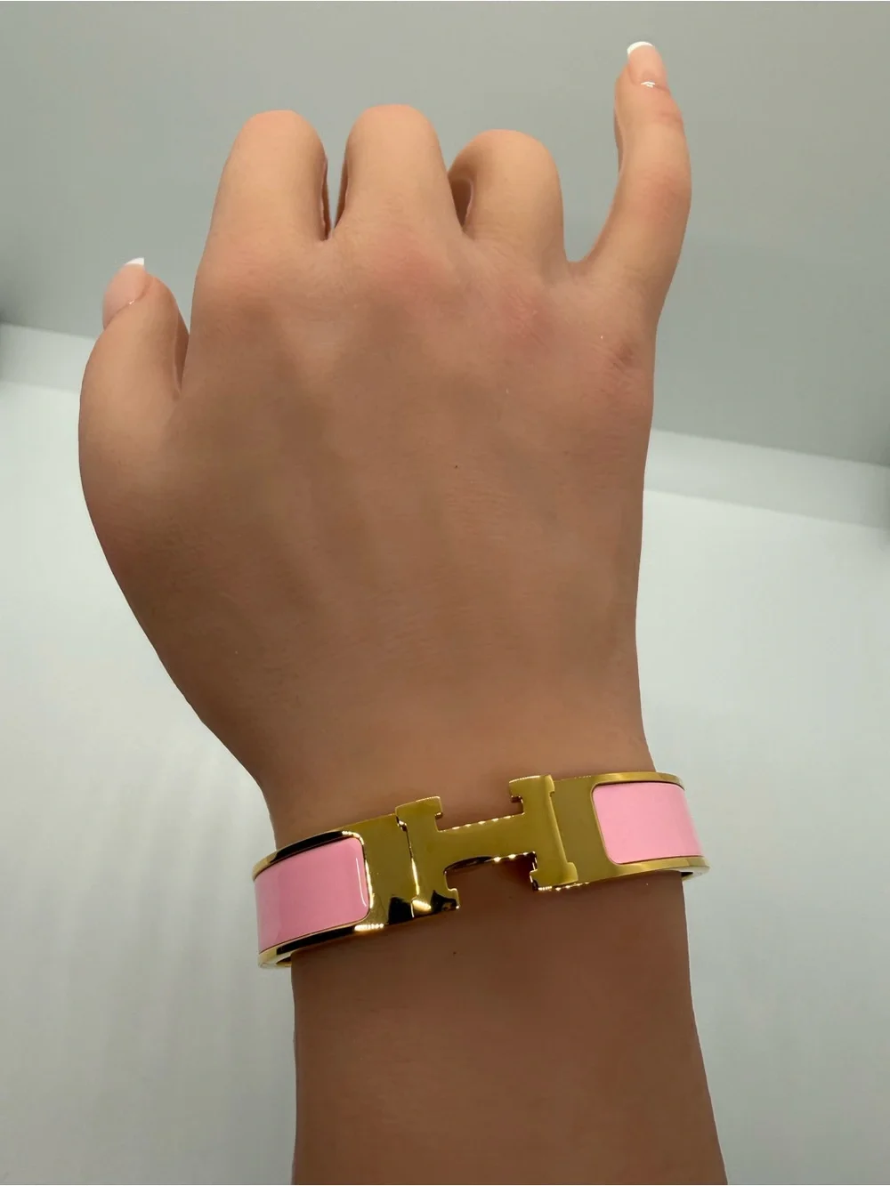 HERMÊS Clic H Bracelet - Picture 1 of 12